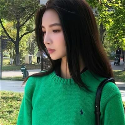 戴金色面具的男子
